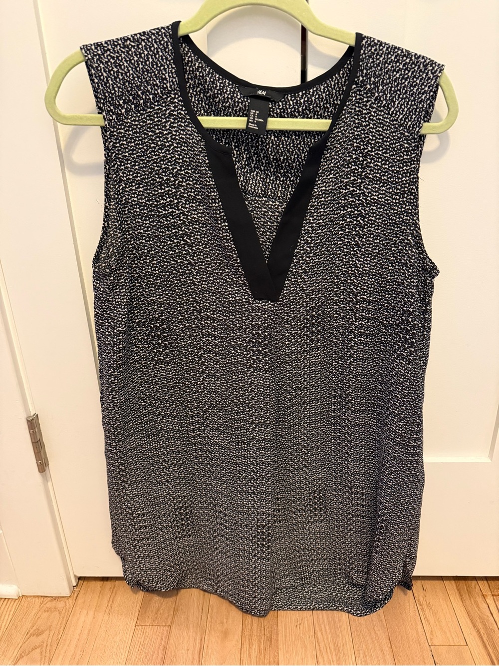 H&M Black and White Sleeveless V-Neck Tunic
